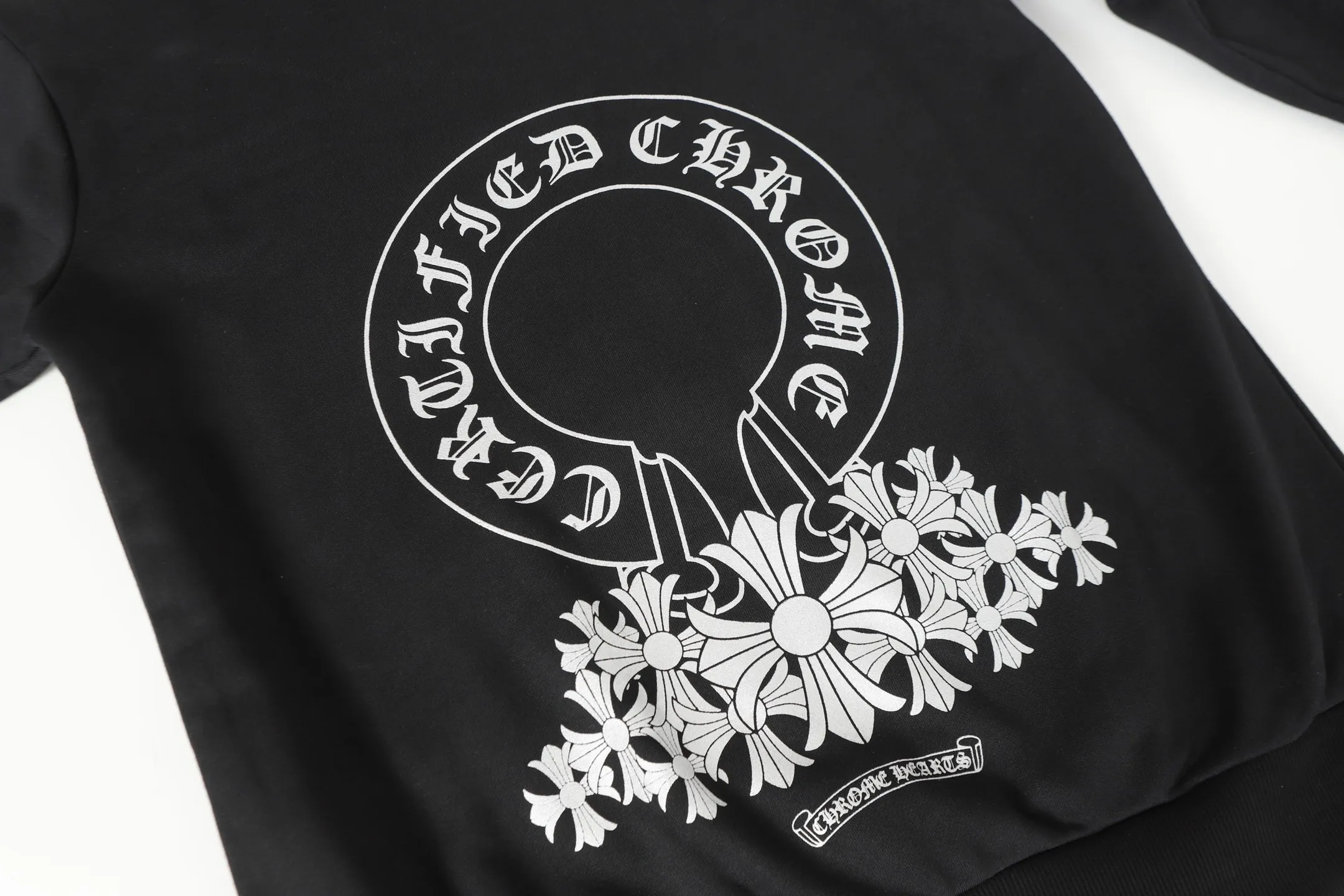 P240 3111 cross-border running quantity model, please do not place an order if you pursue quality - Chrome Hearts/Chrome Hearts Horseshoe Sanskrit printed hooded sweatshirt - High weight, high density and high quality. The wool is soft, delicate and skin-friendly. It feels soft and silky. It has excellent warmth and skin-friendly properties. - Custom-woven and custom-dyed, no color difference. No matter the fabric or workmanship details, it beats the ordinary version on the market. -Colour: black -Size: S M L XL